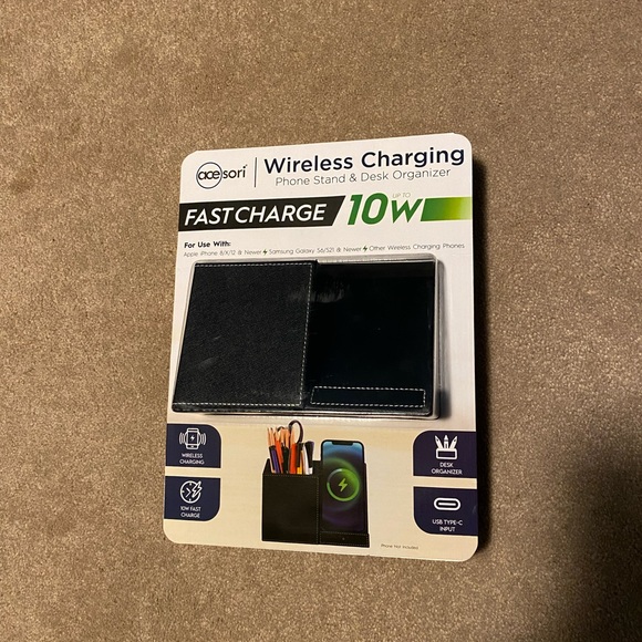 NWT Wireless Charging Station - Picture 1 of 3